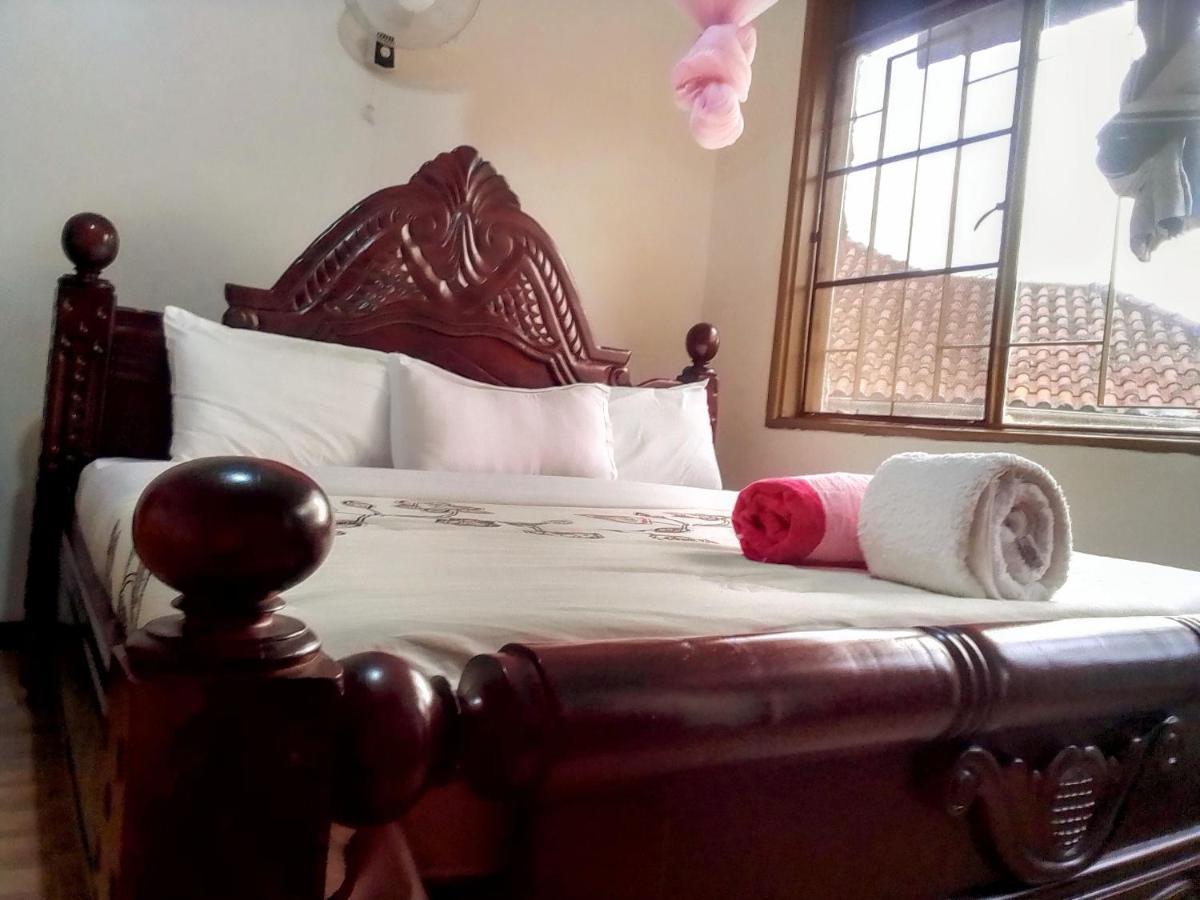 Discovery Courts Hotel Εντέμπε Εξωτερικό φωτογραφία