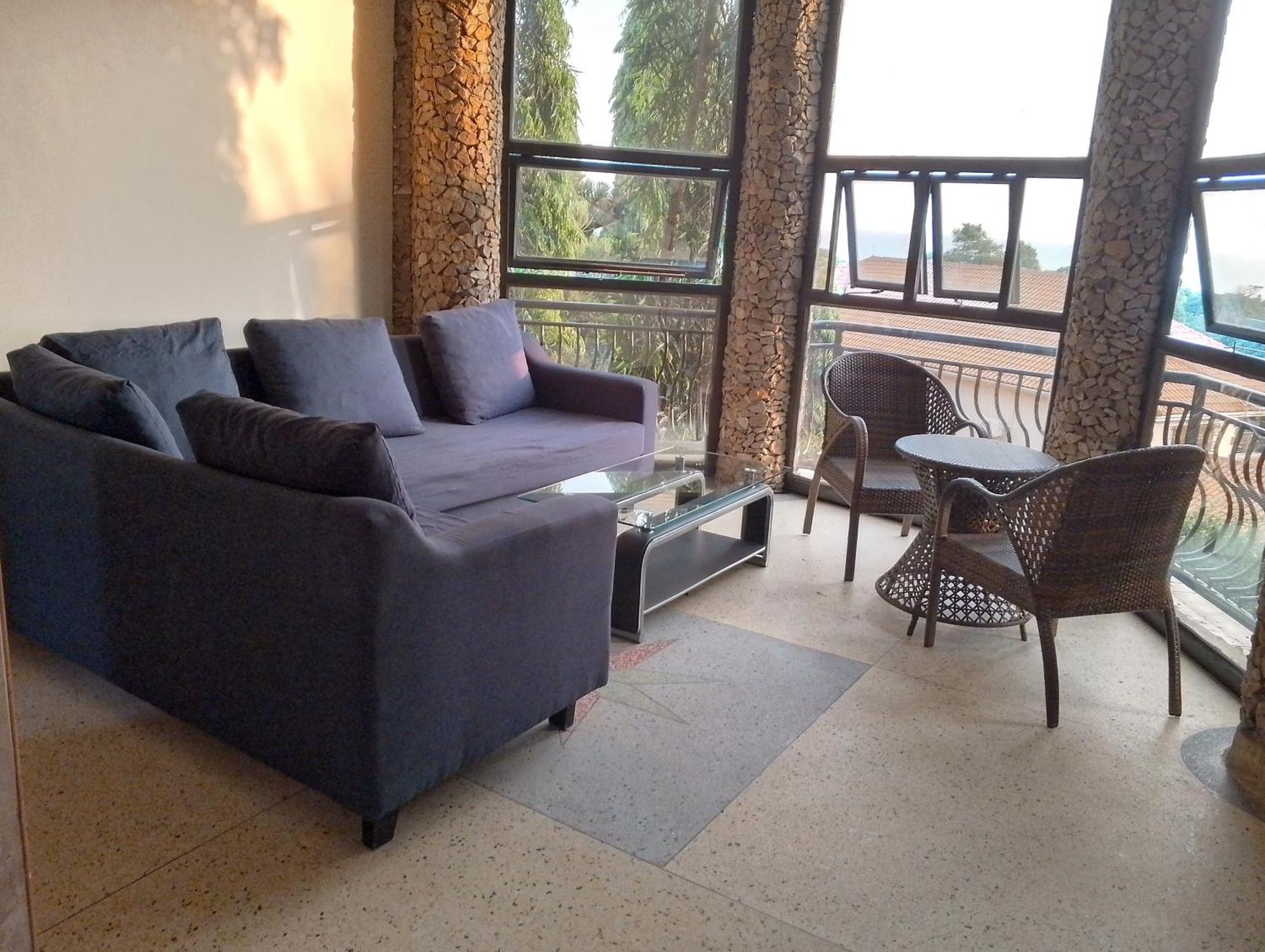 Discovery Courts Hotel Εντέμπε Εξωτερικό φωτογραφία