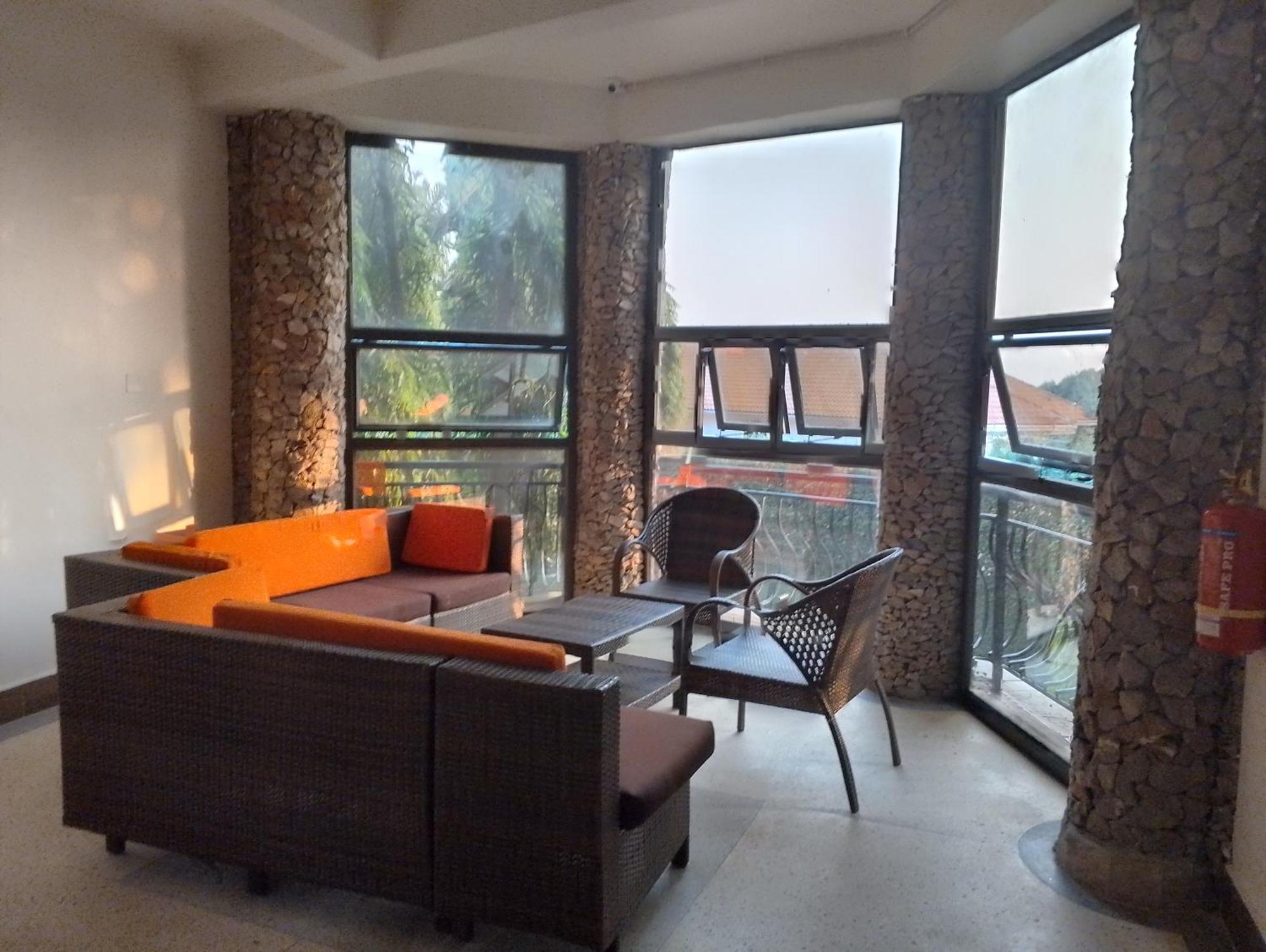 Discovery Courts Hotel Εντέμπε Εξωτερικό φωτογραφία