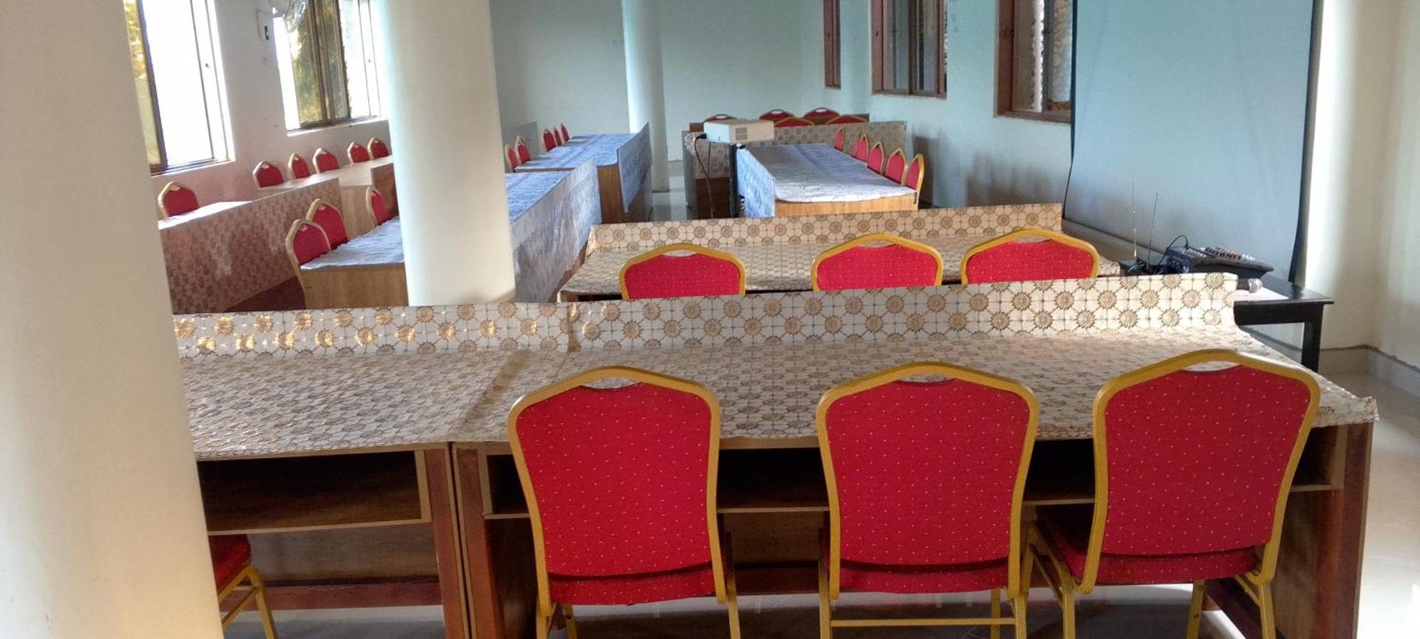 Discovery Courts Hotel Εντέμπε Εξωτερικό φωτογραφία