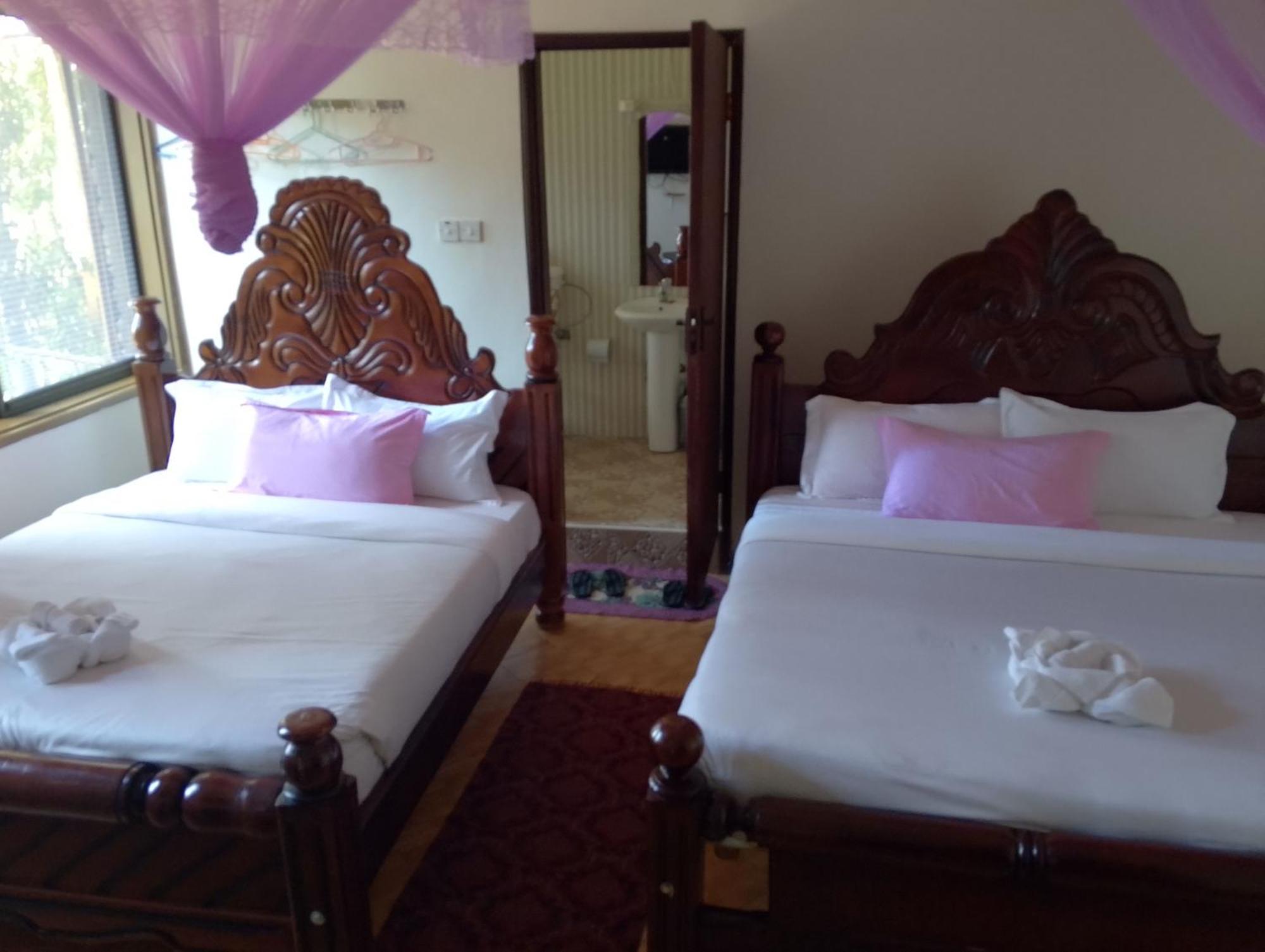 Discovery Courts Hotel Εντέμπε Εξωτερικό φωτογραφία